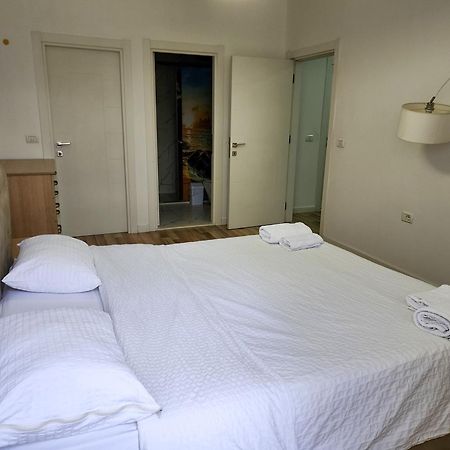 2E Apartment Myslym Shyri Tirana Eksteriør billede