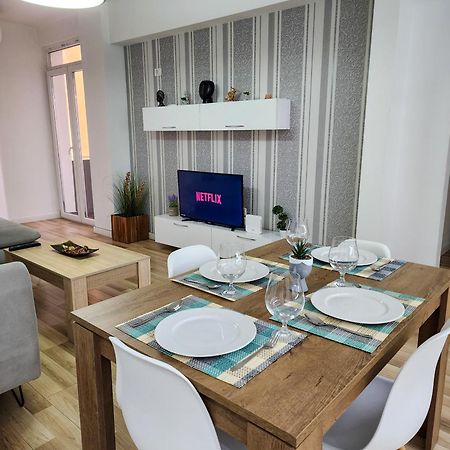 2E Apartment Myslym Shyri Tirana Eksteriør billede
