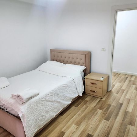 2E Apartment Myslym Shyri Tirana Eksteriør billede