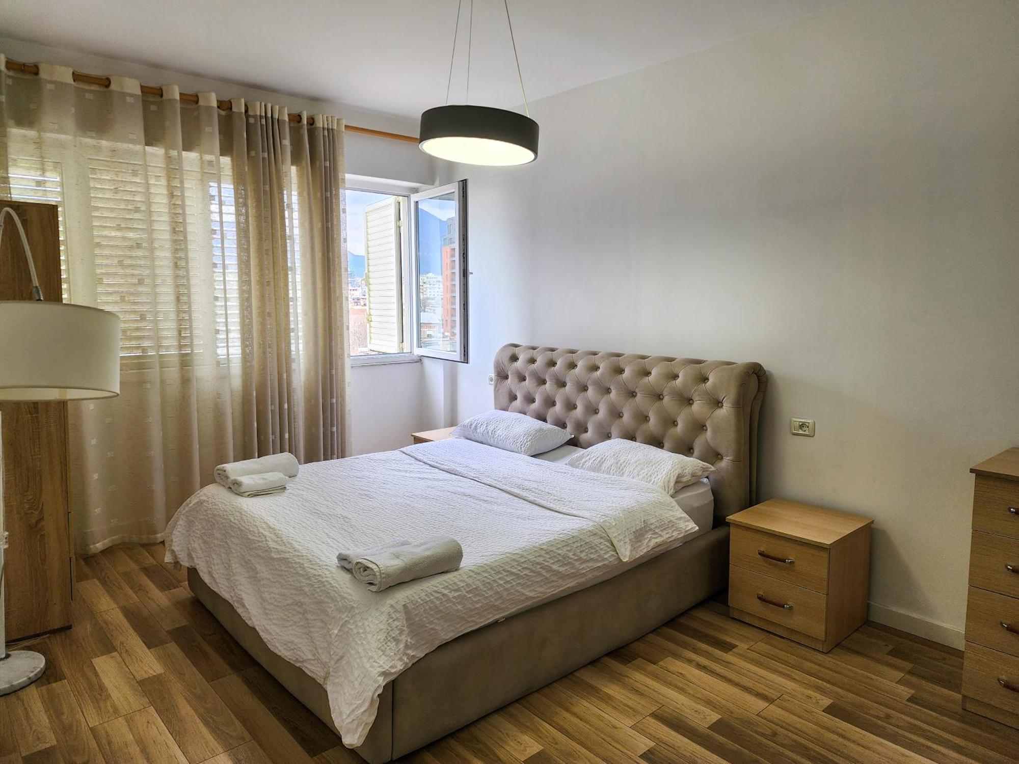 2E Apartment Myslym Shyri Tirana Eksteriør billede