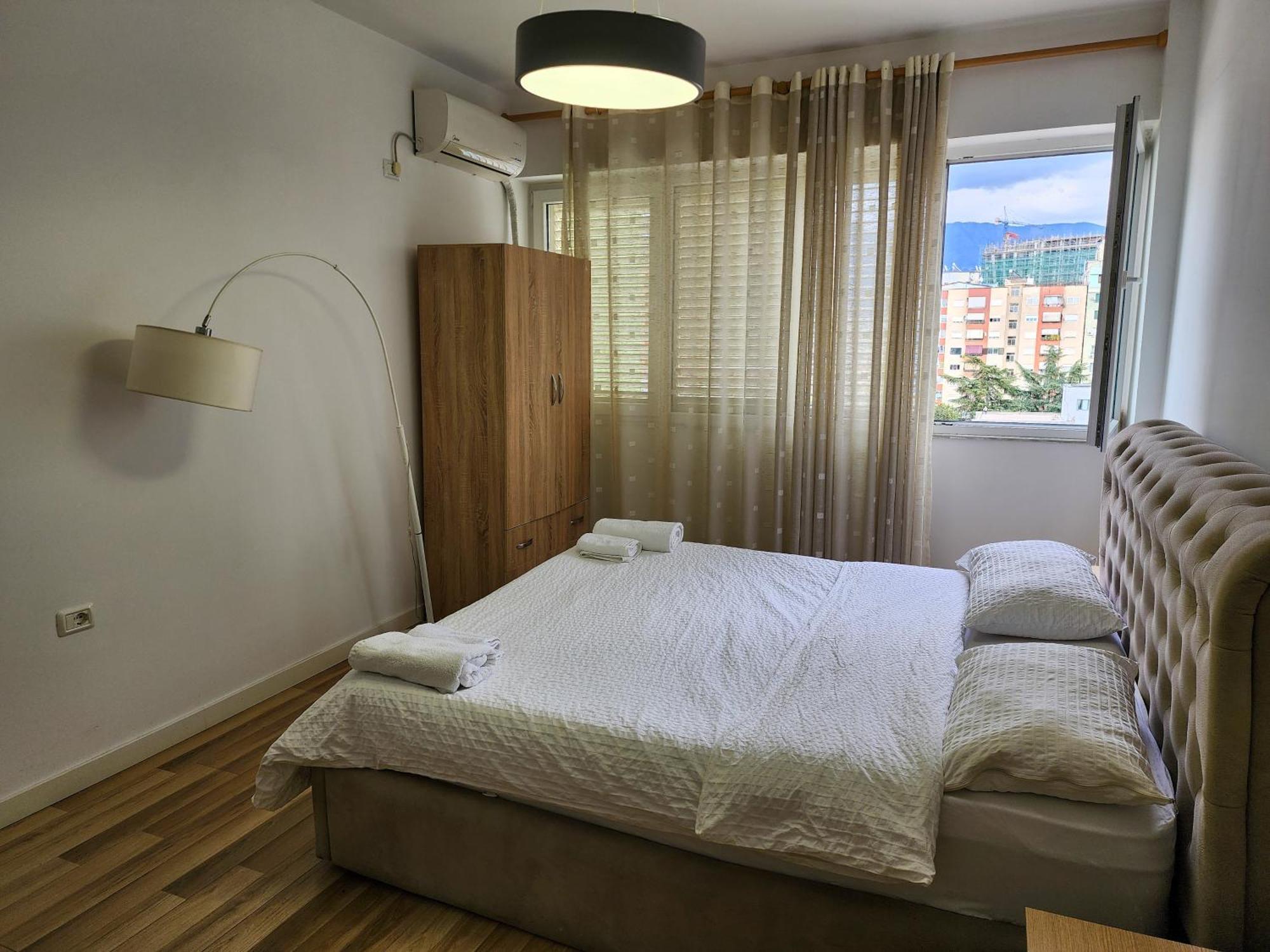 2E Apartment Myslym Shyri Tirana Eksteriør billede