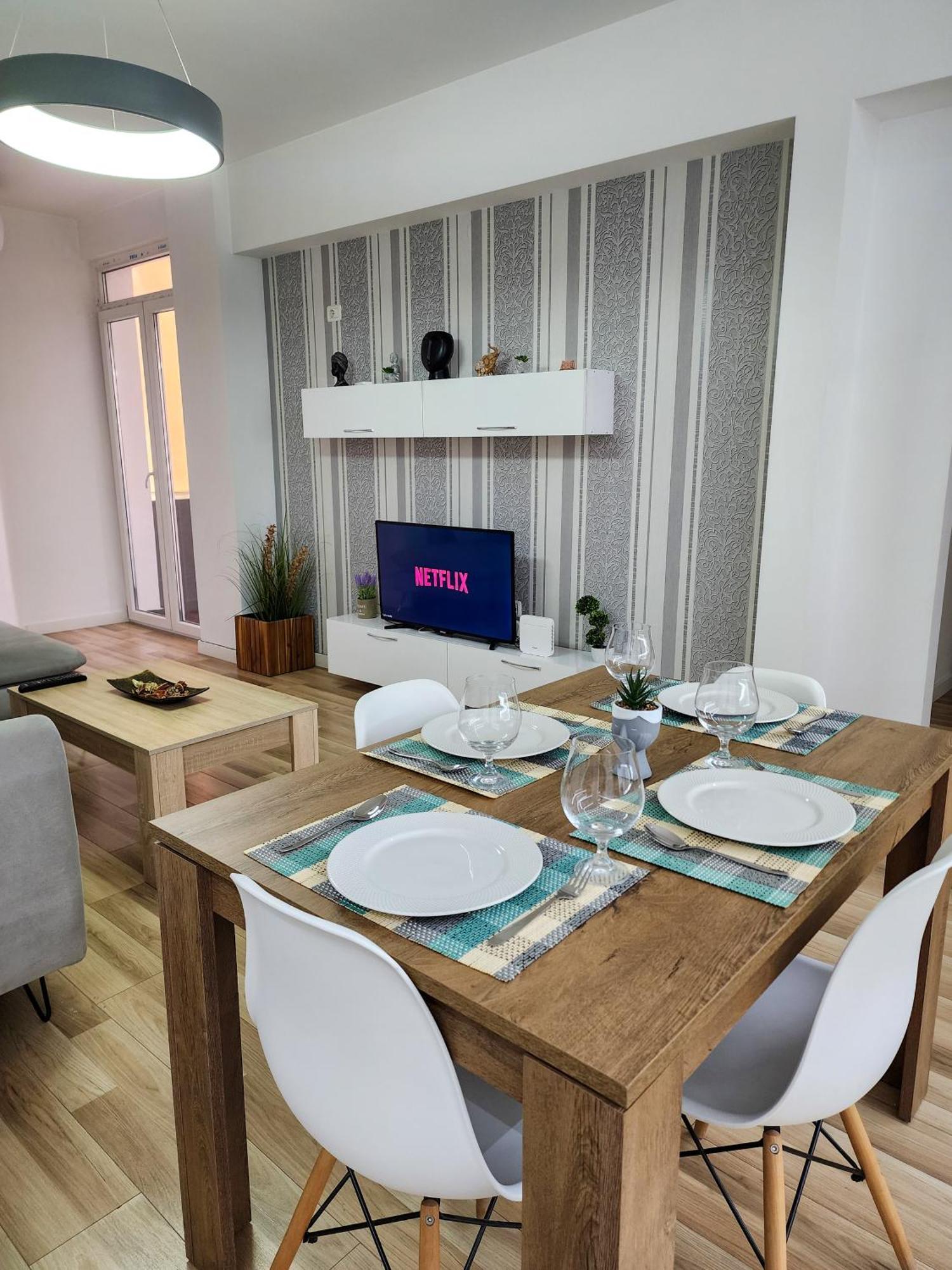 2E Apartment Myslym Shyri Tirana Eksteriør billede