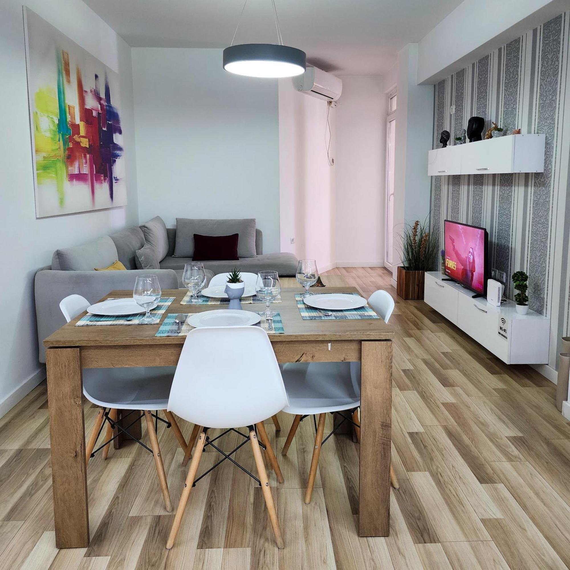 2E Apartment Myslym Shyri Tirana Eksteriør billede