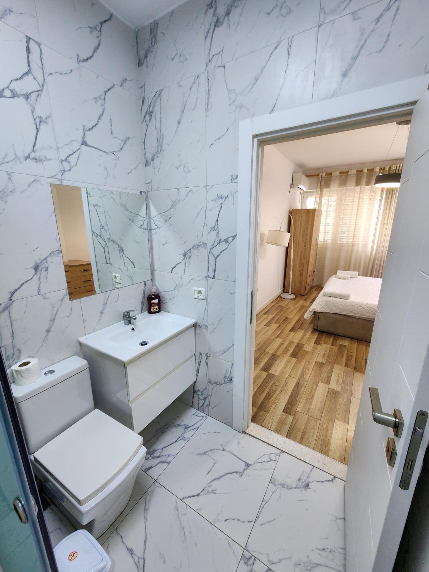 2E Apartment Myslym Shyri Tirana Eksteriør billede