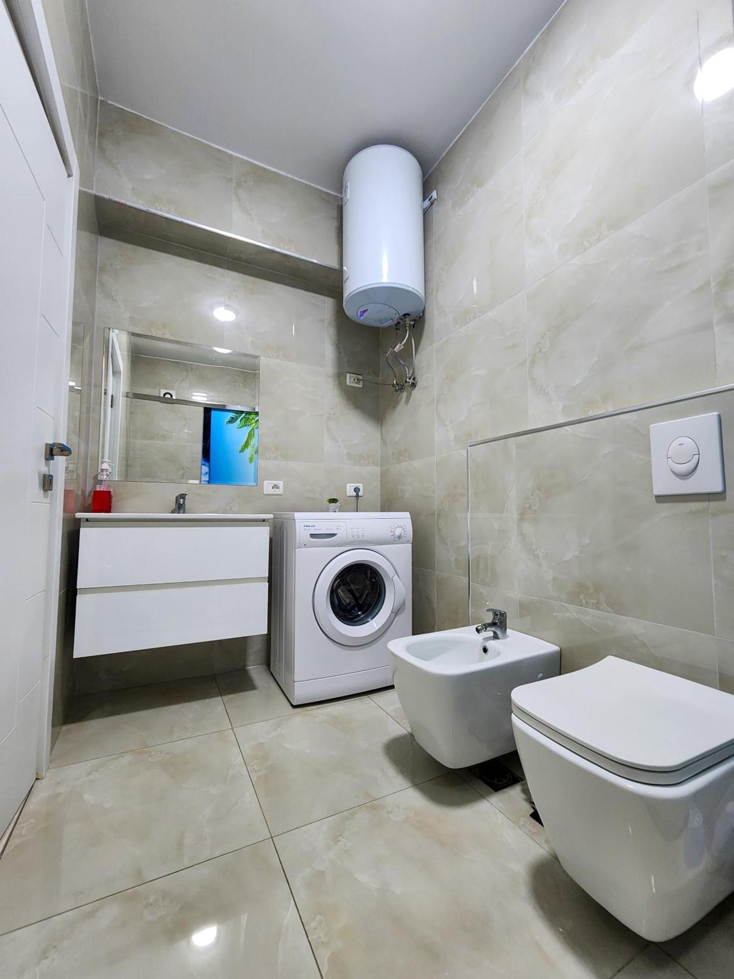 2E Apartment Myslym Shyri Tirana Eksteriør billede